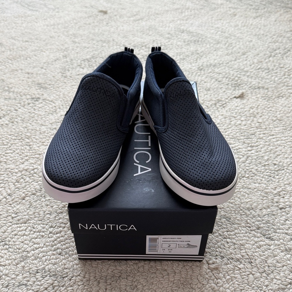 NWT Nautica Kids Unisex Akeley/Navy Perforation Twin Gore Slide on Shoes